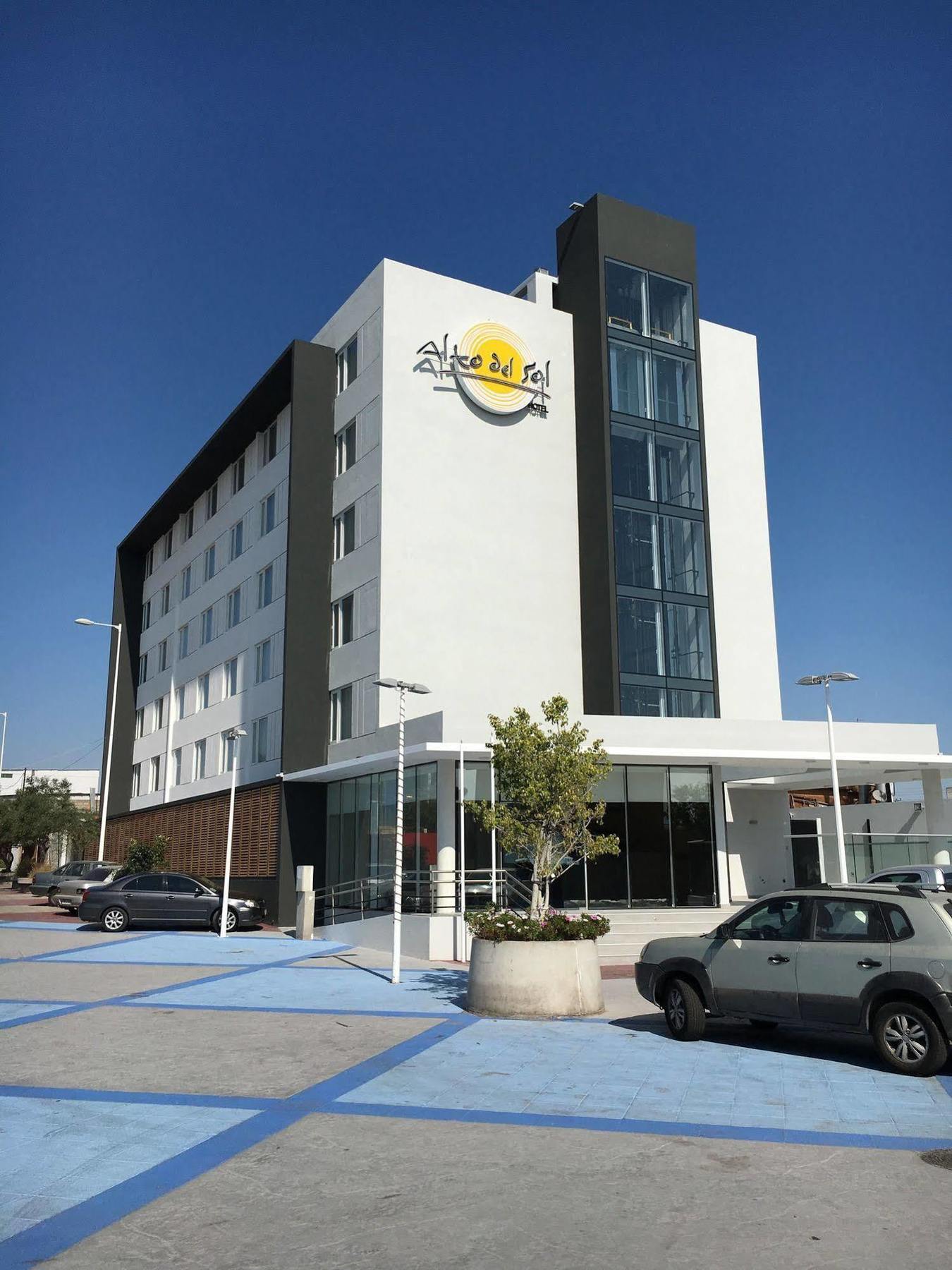 מלון Alto Del Sol Plaza מחייונס מראה חיצוני תמונה